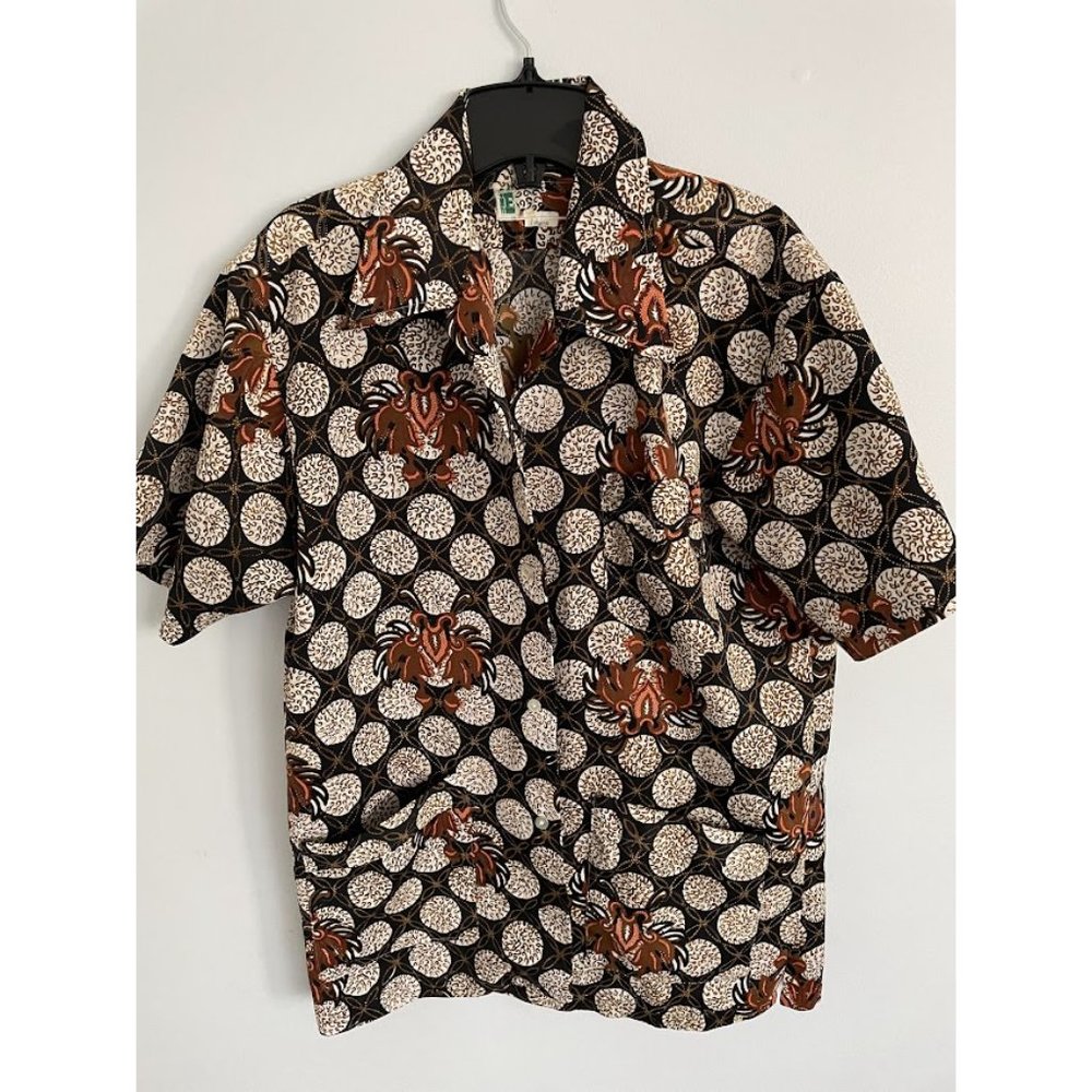 Nice button up shirt Size M